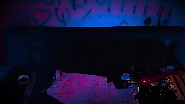 Snapshot of Laura_takint chatting on 02-08-25, 10:08 Laura takint online show from 02-08-25, 10:08