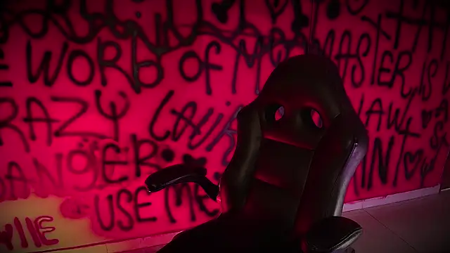 Snapshot of Laura_takint chatting on 02-11-25, 04:02 Laura takint online show from 02-11-25, 04:02