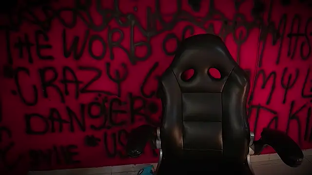 Snapshot of Laura_takint chatting on 02-24-25, 04:04 Laura takint online show from 02-24-25, 04:04