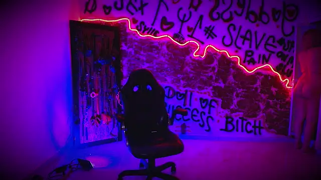 Snapshot of Laura_takint chatting on 09-09-25, 09:03 Laura takint online show from 09-09-25, 09:03