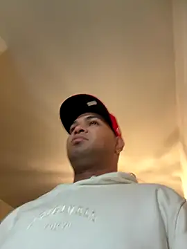 Snapshot of marhi32 chatting on 10-24-25, 09:33 marhi32 online show from 10-24-25, 09:33