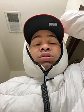 Snapshot of marhi32 chatting on 11-11-25, 12:05 marhi32 online show from 11-11-25, 12:05