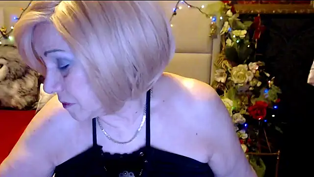 Snapshot of HappyWomanOn chatting on 03-16-25, 10:11 HappyWomanOn online show from 03-16-25, 10:11