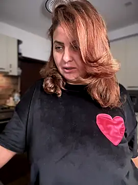 Snapshot of AnneKane chatting on 10-20-25, 04:13 AnneKane online show from 10-20-25, 04:13