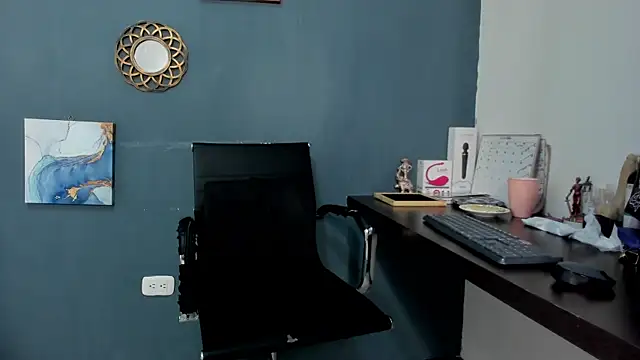 nia  white online show from 12-19-24, 04:46