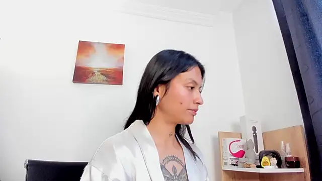 nia  white online show from 11-24-25, 06:18