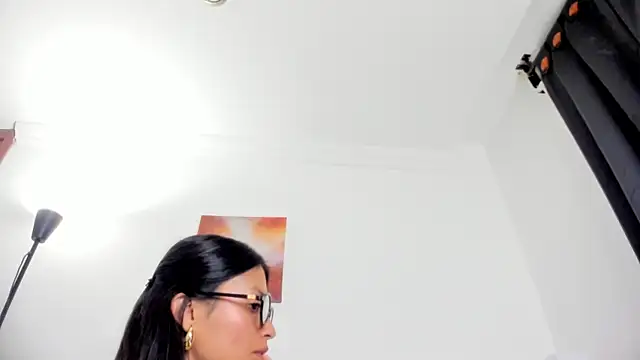 nia  white online show from 03-26-26, 01:33