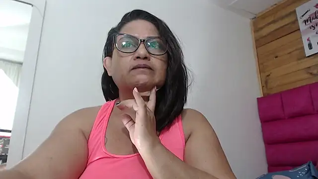 Snapshot of Katha_Marck chatting on 05-03-26, 10:43 Katha Marck online show from 05-03-26, 10:43