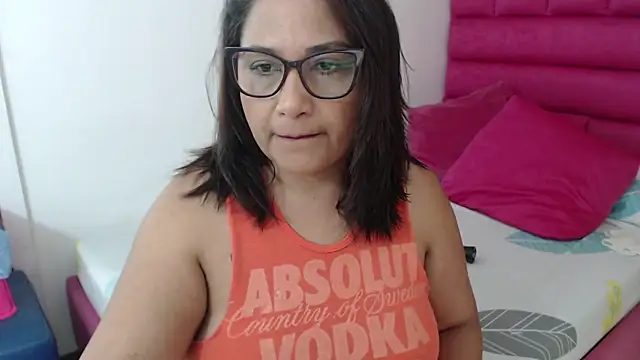 Snapshot of Katha_Marck chatting on 05-18-26, 02:56 Katha Marck online show from 05-18-26, 02:56