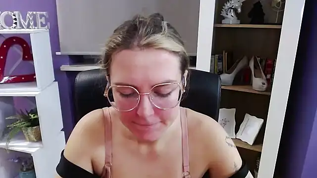 Zoey Erotic online show from 11-14-25, 05:28