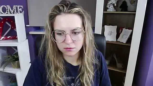 Zoey Erotic online show from 11-17-25, 06:19