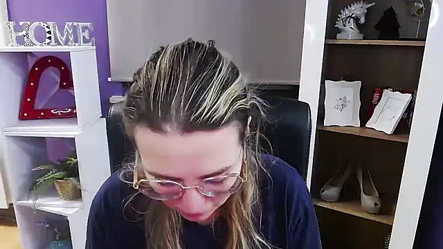 Zoey Erotic online show from 12-17-25, 06:19