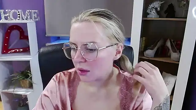 Zoey Erotic online show from 02-03-26, 06:40