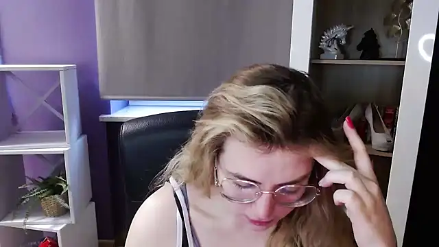 Zoey Erotic online show from 04-28-26, 04:39