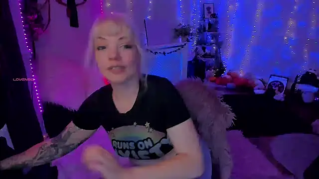 AliceW0lf online show from 11-25-25, 07:36