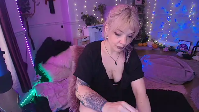 Snapshot of AliceW0lf chatting on 05-26-26, 06:59 AliceW0lf online show from 05-26-26, 06:59