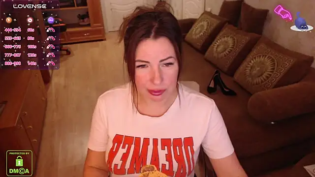 Snapshot of LauraClarck chatting on 02-10-25, 05:47 LauraClarck online show from 02-10-25, 05:47