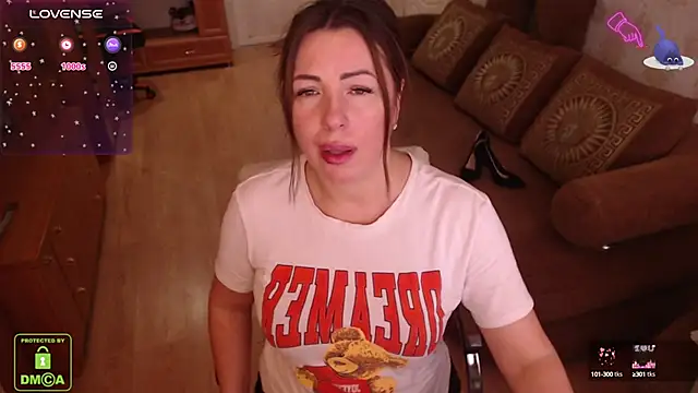 Snapshot of LauraClarck chatting on 02-10-25, 08:53 LauraClarck online show from 02-10-25, 08:53