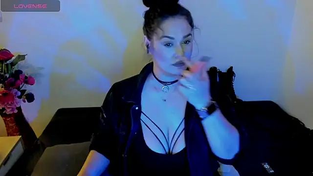 Snapshot of Laura_sinner chatting on 06-02-26, 06:10 Laura sinner online show from 06-02-26, 06:10