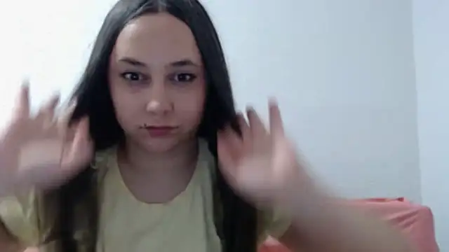 Snapshot of Sara94live chatting on 04-25-26, 06:05 Sara94live online show from 04-25-26, 06:05