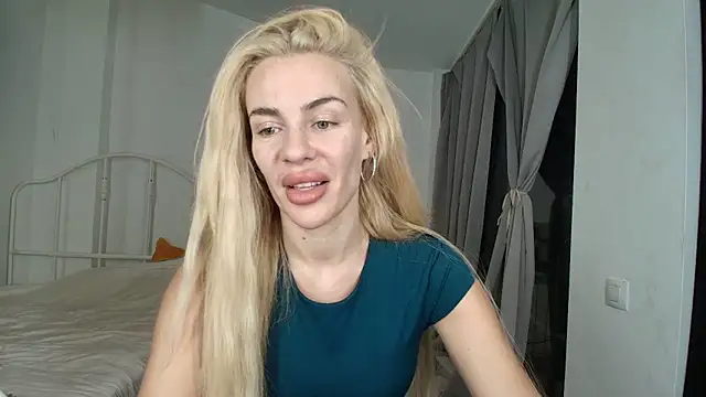 Snapshot of Roshana16 chatting on 09-26-25, 06:34 Roshana16 online show from 09-26-25, 06:34