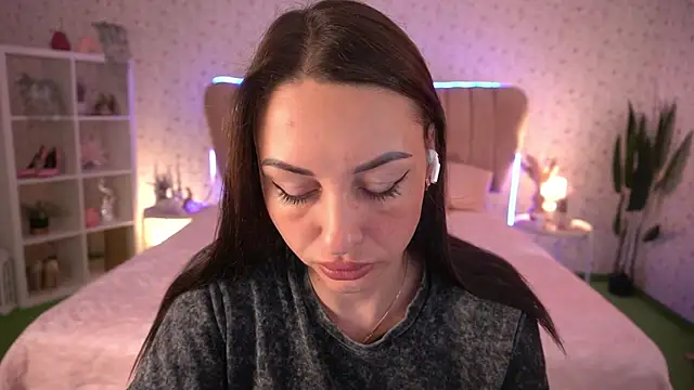 KristiiMax online show from 05-04-26, 07:37