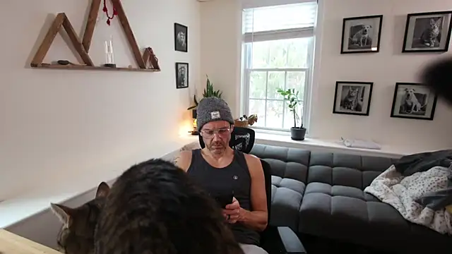 Snapshot of BradBronton chatting on 02-17-26, 06:47 BradBronton online show from 02-17-26, 06:47