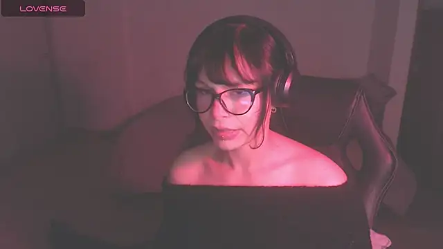 Snapshot of modjo_ chatting on 09-28-25, 05:46 modjo  online show from 09-28-25, 05:46