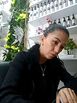 LunaZambrano online show from 02-01-25, 08:16