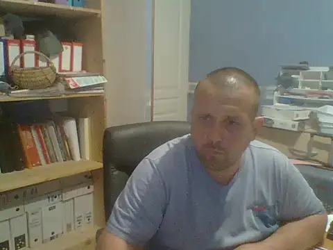 Snapshot of manubm03 chatting on 05-27-26, 04:26 manubm03 online show from 05-27-26, 04:26