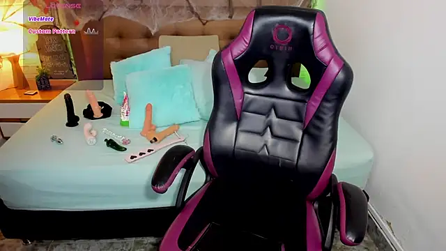 mila katts online show from 10-25-25, 06:54