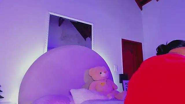 Snapshot of elsalondon chatting on 12-23-24, 02:13 elsalondon online show from 12-23-24, 02:13