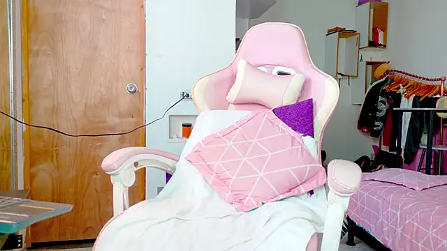 the queen aleja online show from 03-29-26, 02:06