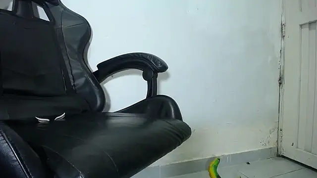 hersheybanks23 online show from 11-20-25, 11:10