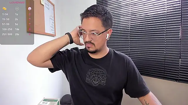 DaviidEvans  online show from 12-31-24, 02:25