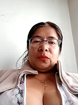 Snapshot of __valentina18 chatting on 12-15-24, 01:43   valentina18 online show from 12-15-24, 01:43