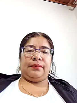 Snapshot of __valentina18 chatting on 12-17-24, 01:05   valentina18 online show from 12-17-24, 01:05
