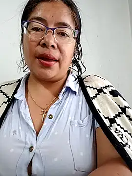 Snapshot of __valentina18 chatting on 12-28-24, 01:17   valentina18 online show from 12-28-24, 01:17
