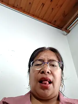 Snapshot of __valentina18 chatting on 12-29-24, 01:17   valentina18 online show from 12-29-24, 01:17