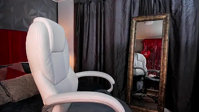 Snapshot of _Nicoletteshea_ chatting on 02-10-25, 10:09 Nicoletteshea online show from 02-10-25, 10:09