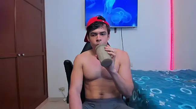Lucian Gomez  online show from 03-04-25, 01:17