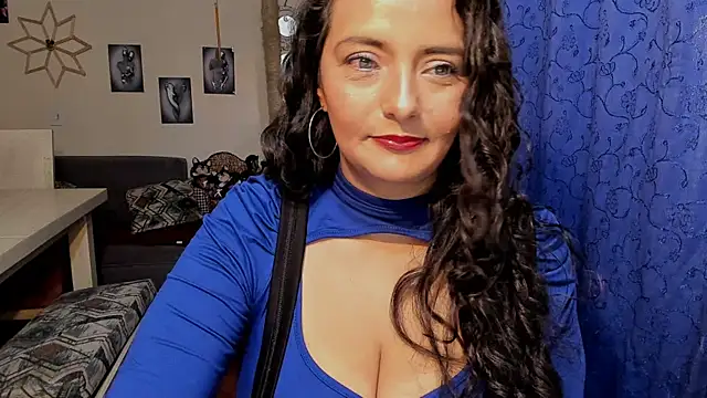 Snapshot of emma_luxy chatting on 09-10-25, 10:32 emma luxy online show from 09-10-25, 10:32