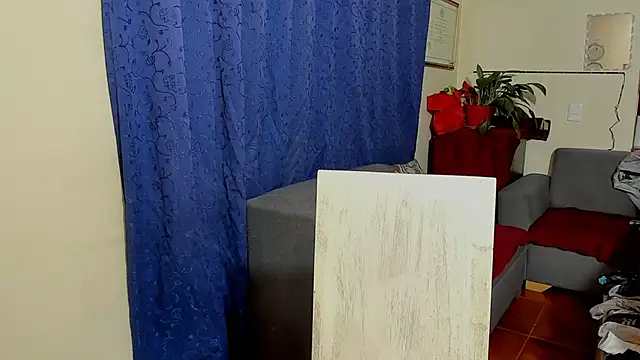 Snapshot of emma_luxy chatting on 09-30-25, 11:43 emma luxy online show from 09-30-25, 11:43