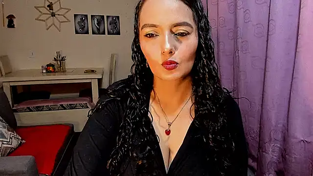 emma luxy online show from 04-12-26, 12:15