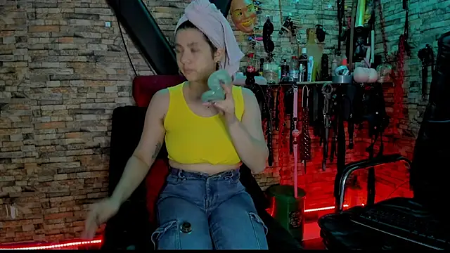 Liltildeman moon online show from 11-21-25, 04:33