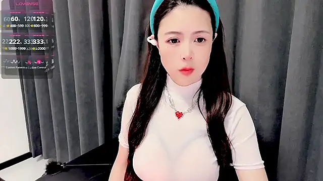 candy-yiyi online show from 04-24-26, 01:19