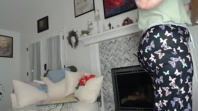 AuroraWillows online show from 10-26-25, 12:11