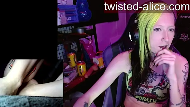 alicewonder09 online show from 04-11-26, 03:22