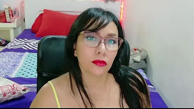 Snapshot of hottplay chatting on 05-17-26, 07:43 hottplay online show from 05-17-26, 07:43