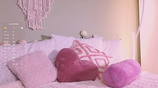 Snapshot of Rinas_secret chatting on 10-15-25, 07:19 Rinas secret online show from 10-15-25, 07:19